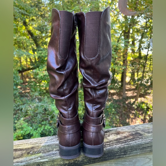 White Mountain Smooth Brown Boots - Picture 2 of 6